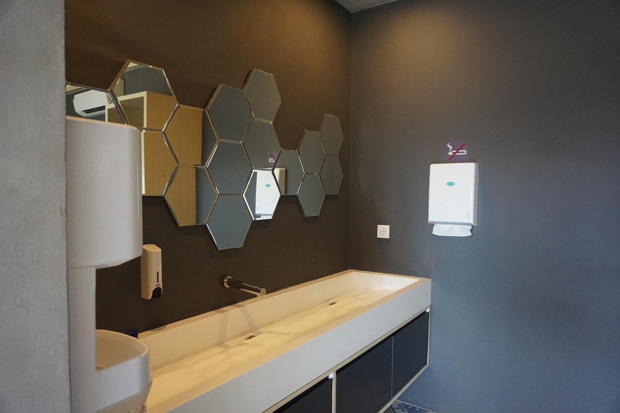 M Boutique Hostel Семіньяк Екстер'єр фото
